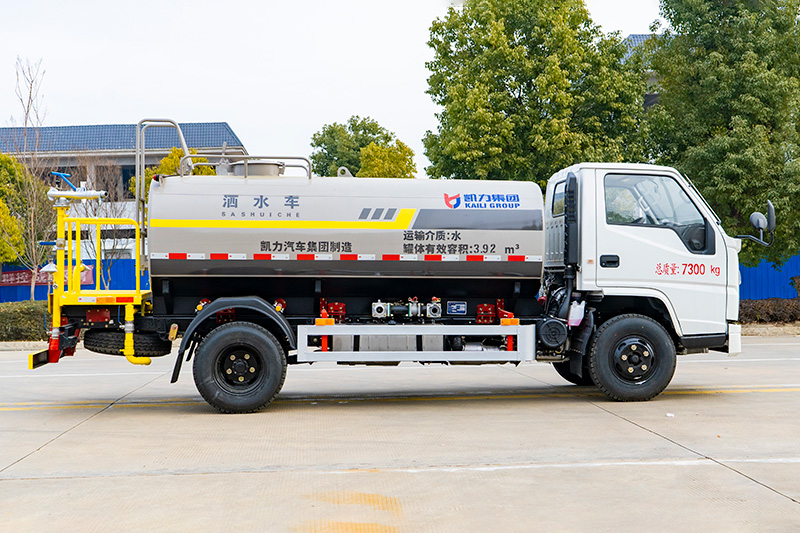 江铃顺达洒水车 5方